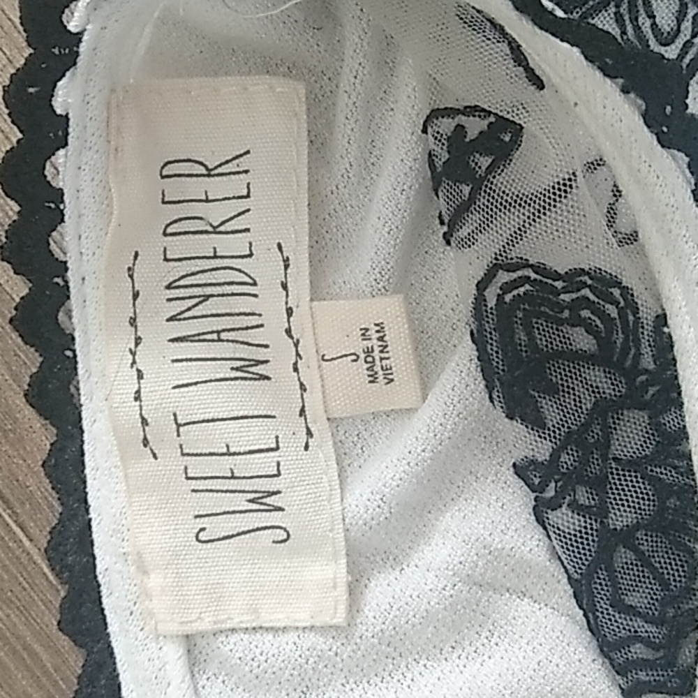 NWOT Blouse - Picture 3 of 3